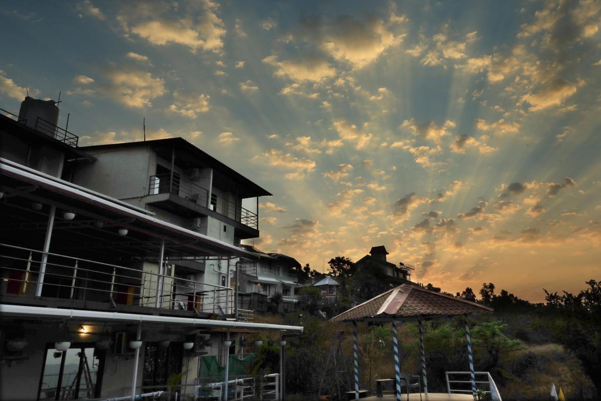 Trattino Resorts Panchgani Exteriör bild